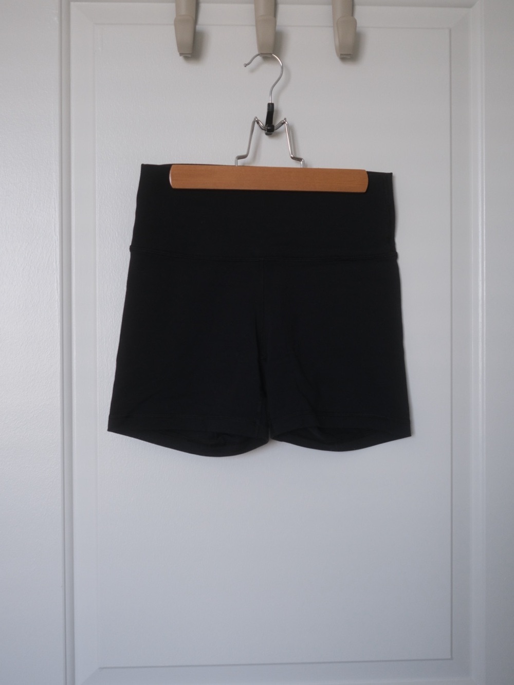 ARITZIA TNA Shorts - BLACK